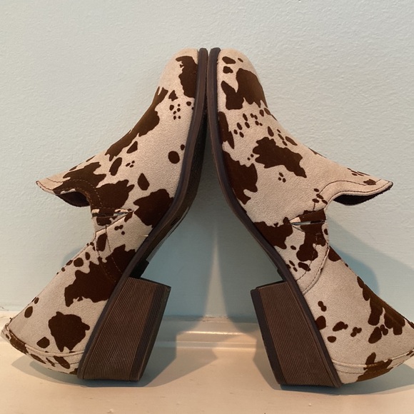 Pierre Dumas Shoes - Pierre Dumas pony print booties. Like new